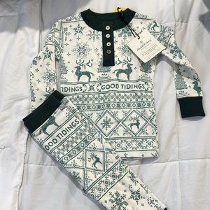 Hearth & Hand 2 piece Baby pajama Winter print 12 months NWT green and white